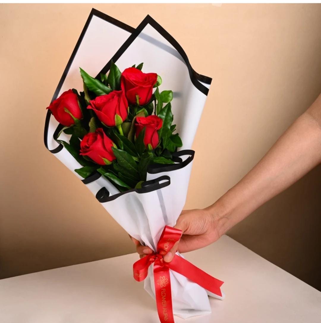 floweraura fresh love special bunch of fresh live 5 red roses bouquets floweraura fresh love special bunch of fresh live 5 red roses bouquets