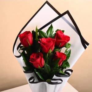 floweraura fresh love special bunch of fresh live 5 red roses bouquets